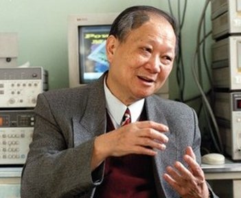 “三易其行”的李龙土院士