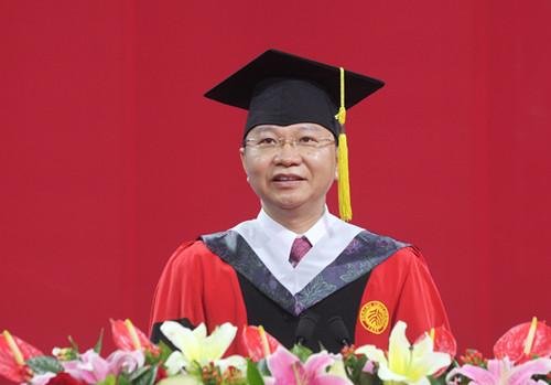 严纯华：学高为师，身正为范