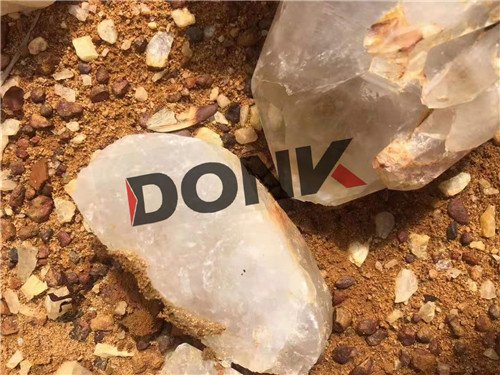 直供大量水晶硅 水晶石英矿的图片