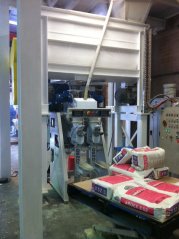 螺旋式阀口包装机的图片