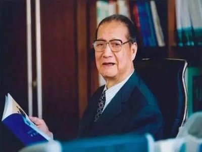 卓仁禧院士：许身化学科研报国