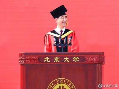 北大换帅！新任校长是15岁考入北大物理系的“光学院士”龚旗煌！