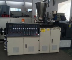 双螺杆挤出机的图片