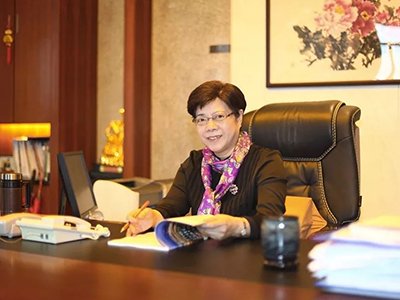 61岁下海创业，如今身价过百亿  这位半导体领域的女神告诉我们女性无需被年龄定义
