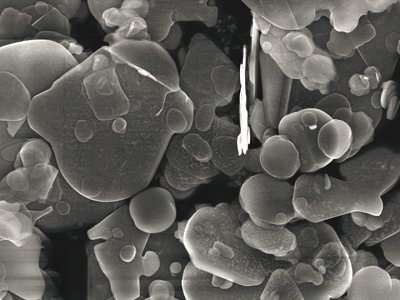 六方氮化硼：如何打破导热复合材料的“不可能三角”