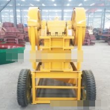 PE200*300移动轮胎颚式破碎机的图片