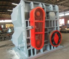 四辊破碎机的图片