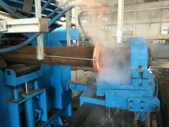 自动弯管机的图片