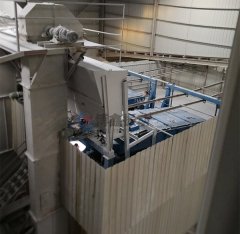 新乡博鑫振动的环保高效的带式斗式提升机的图片