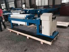 试验用小压滤机的图片