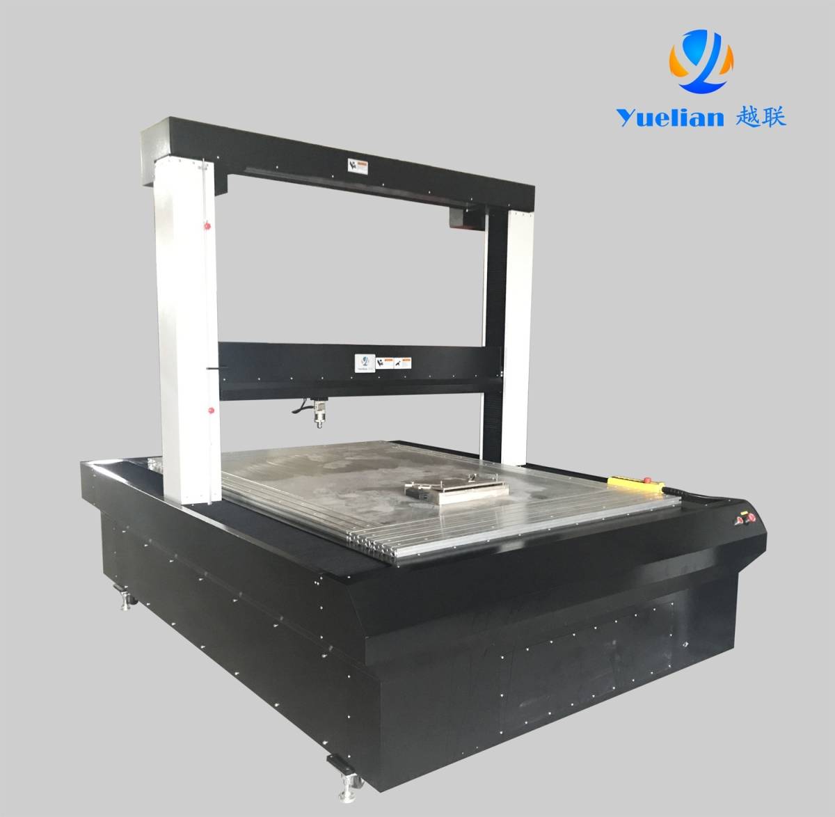 三轴拉力试验机的图片