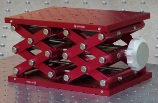 剪式升降台的图片