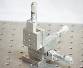 整体式不锈钢多轴位移台，XYZ，13mm行程（右手型）的图片