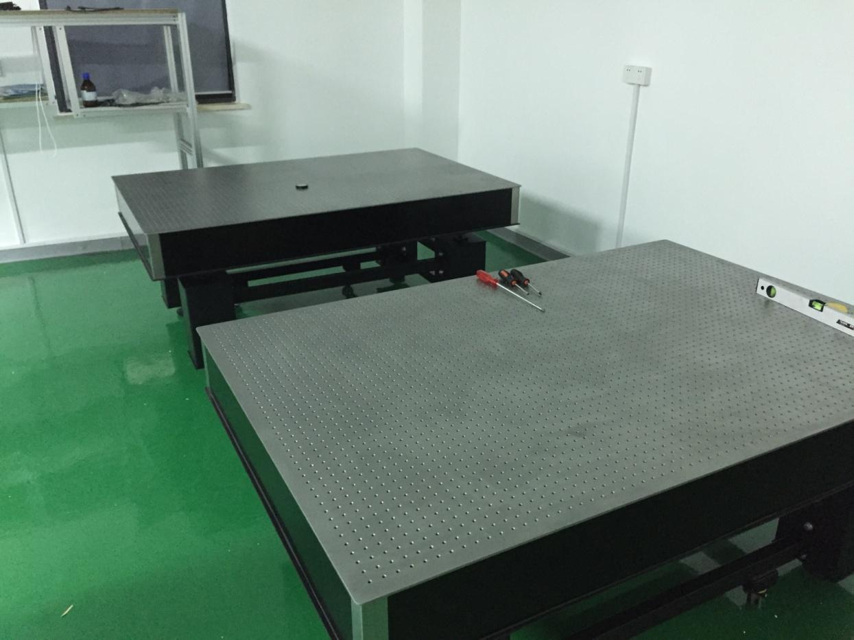 SPL蜂窝结构带防尘杯光学平台的图片