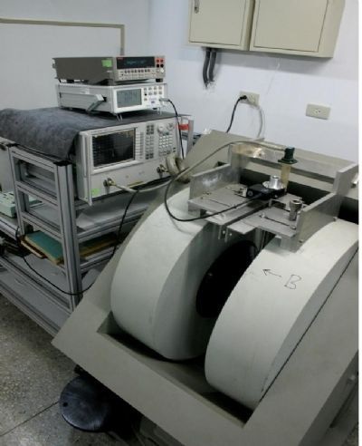 铁磁共振波谱仪的图片