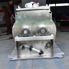 复合肥加工无重力混合机，卧式混合机的图片