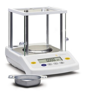 黄金珠宝天平的图片