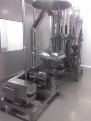 CUM-L系列中药粉碎机的图片