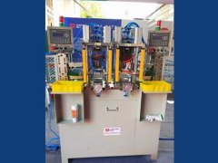 双工位全自动热压铸机的图片