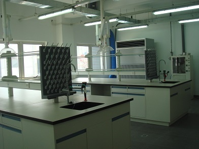 全钢中央实验台的图片