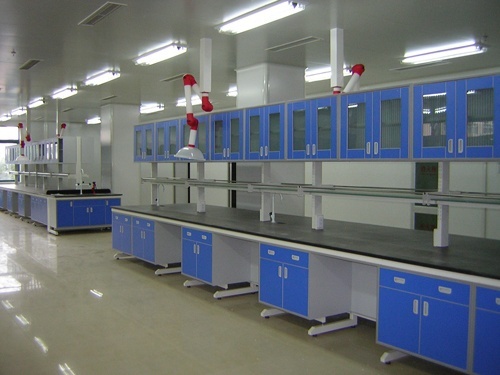 钢木实验室家具的图片