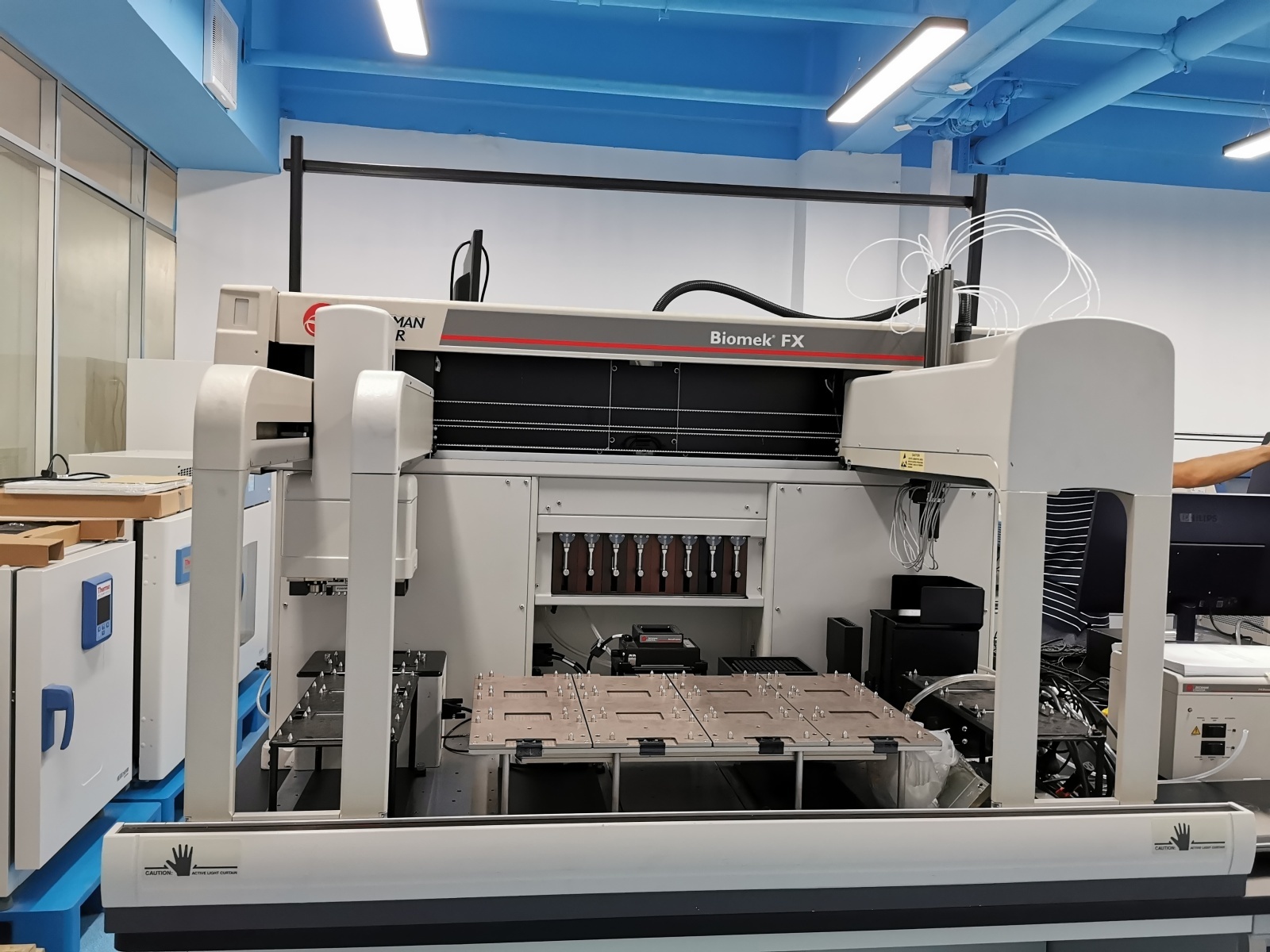 二手贝克曼实验自动化工作站Biomek FX的图片