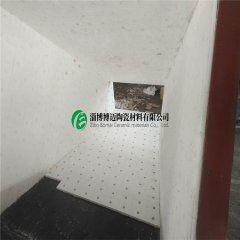 沈阳钢厂、耐磨陶瓷衬板、氧化铝焊接板、高铝衬板、设备防磨损的图片