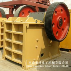 鄂式破碎机的图片