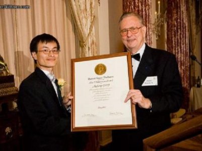 有“证书”的纳米天才：杨培东