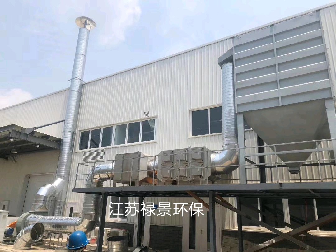 布袋除尘器+低温等离子+活性炭吸附箱的图片