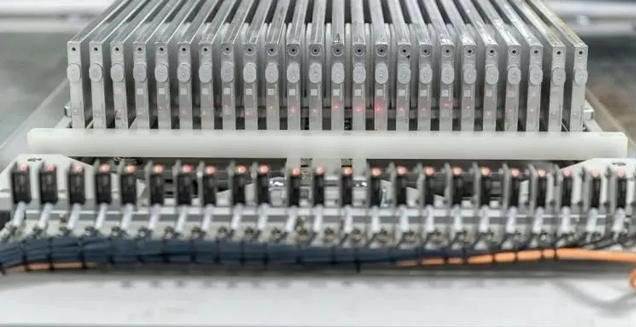 比亚迪内部人士称向特斯拉供应刀片电池一事属实