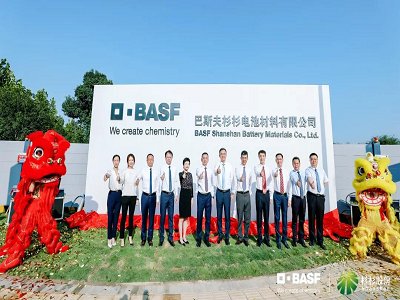 新能源汽车渗透率持续提升，杉杉股份正、负极材料业务销量同比大幅增长