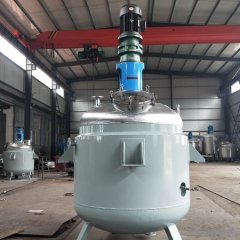 不锈钢反应釜的图片
