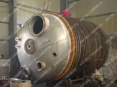 不锈钢反应釜的图片