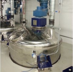 电加热反应釜的图片