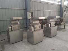 中草药粉碎机的图片