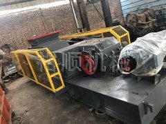 对辊式破碎机的图片