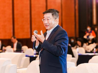 李述汤院士：打造“梦之队”，谱写“纳米”传奇