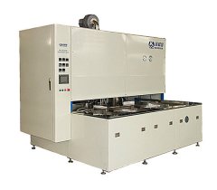 半封闭自动碳氢清洗机的图片