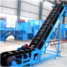 大倾角输送机的图片