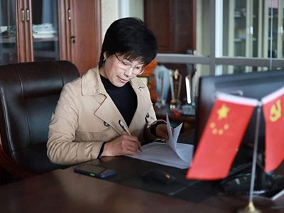 【最美巾帼人物】冯维娥：从“门外汉”到石英行业的“领头雁”