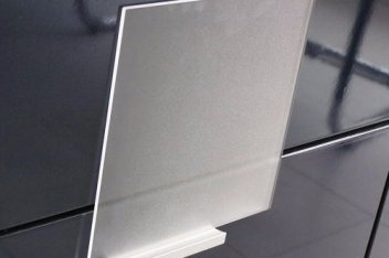光伏玻璃龙头之争：信义光能VS福莱特
