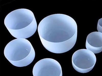 高纯石英砂的品质是如何影响石英坩埚的性能的？