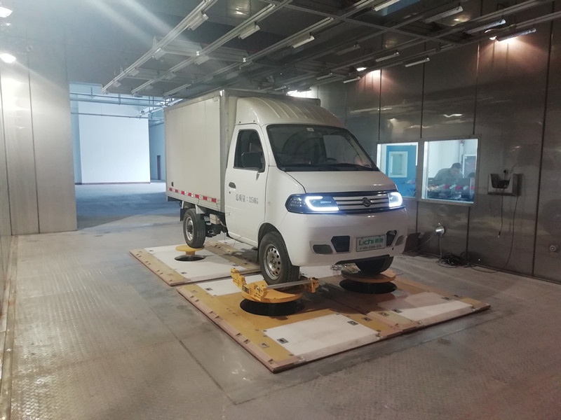阿泰可四立柱轮胎耦合道路模拟环境舱(带阳光模拟)的图片