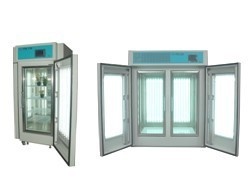 高照度植物生长箱（High Illumination Growth Chamber）的图片