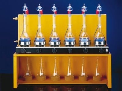 传统蒸馏系统（Distillation Apparatus）的图片