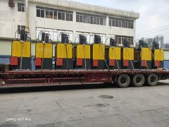 四柱液压机的图片