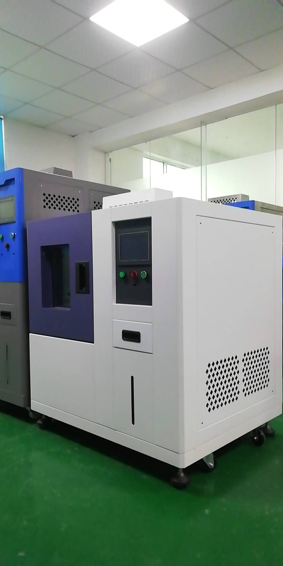 高低温试验箱桌面型的图片