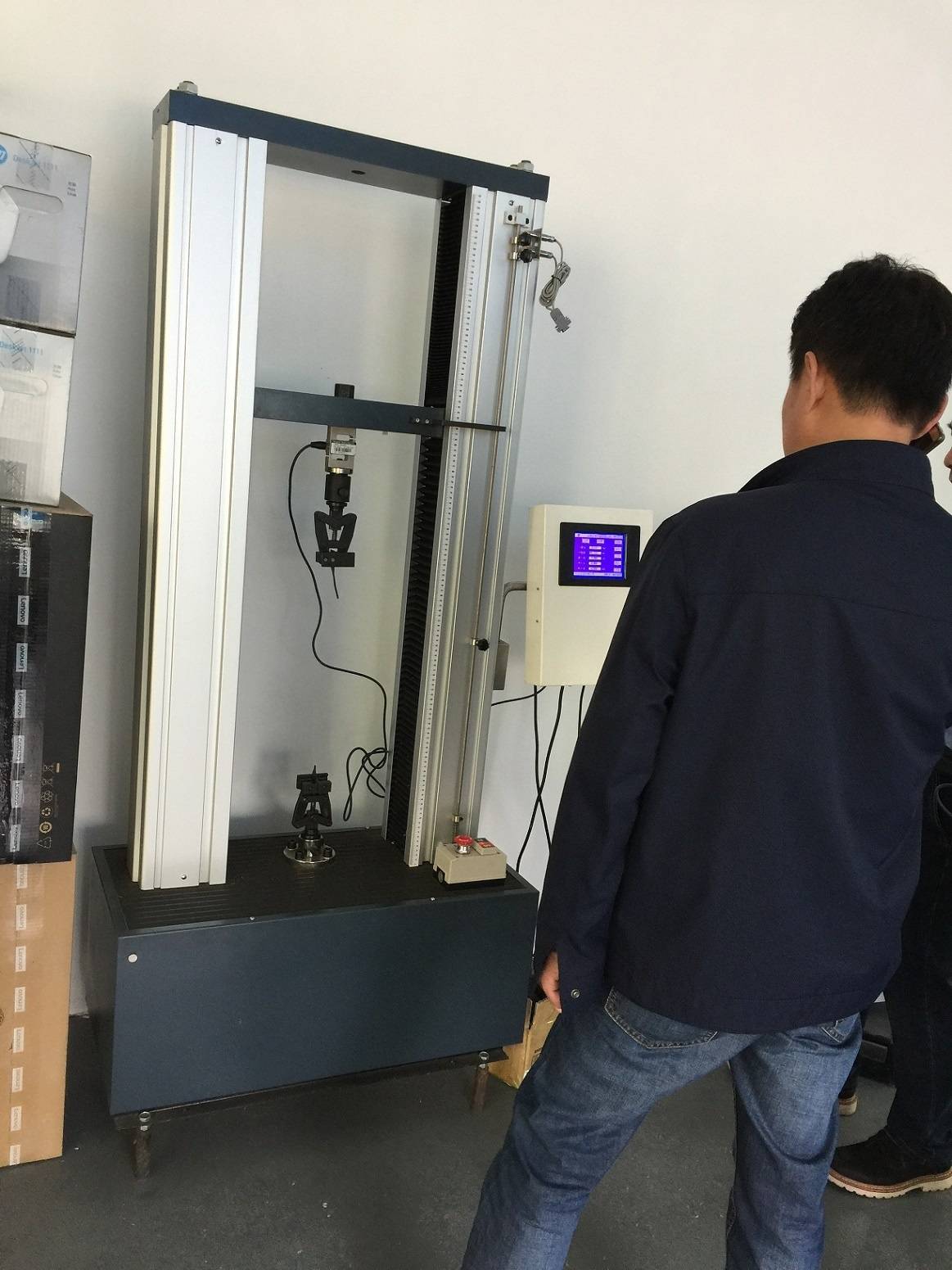 纺织布拉伸强度试验机的图片