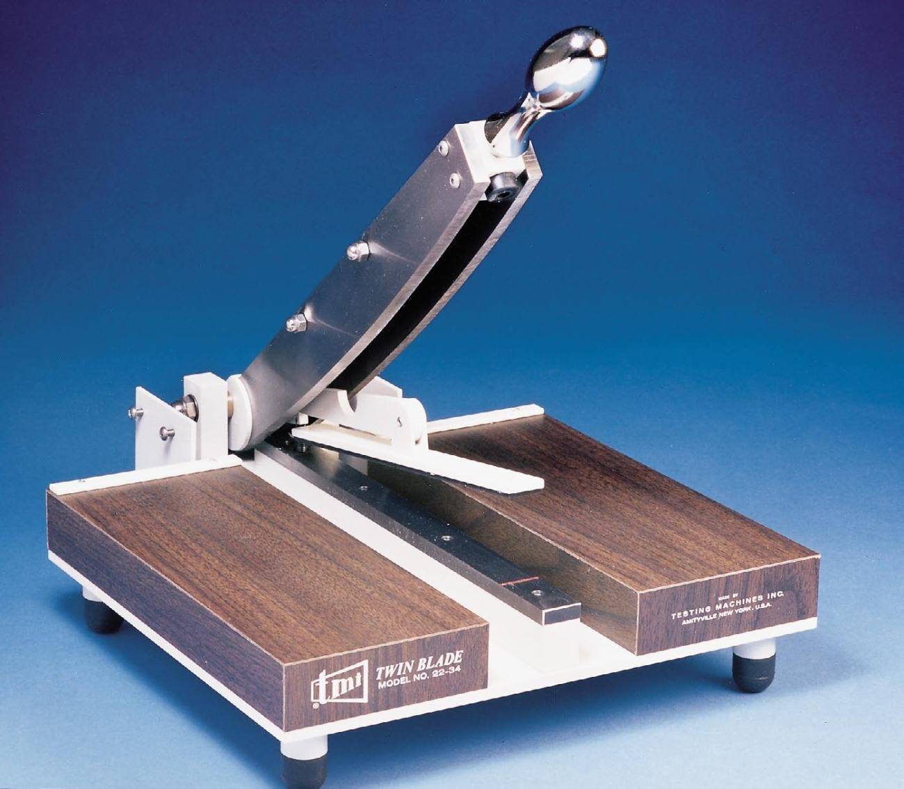 双刃裁刀的图片